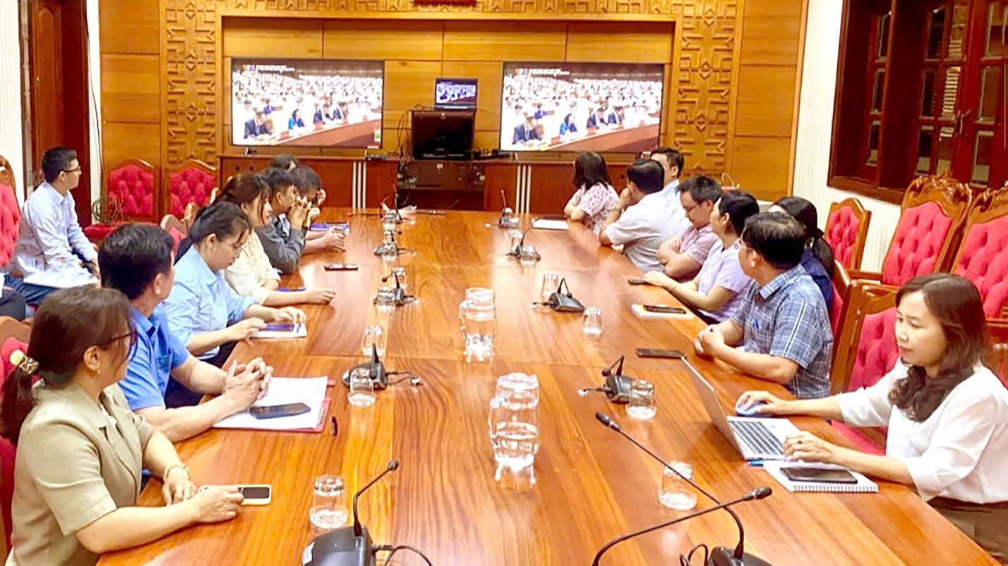 Đảng viên thuộc Đảng bộ HĐND tỉnh dự hội nghị quán triệt các Nghị quyết của Bộ Chính trị